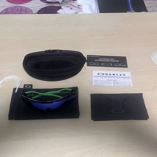 (Category: ) located in . Submitted by userxsells (Listing ID 1443713884, Image 1). Description: .