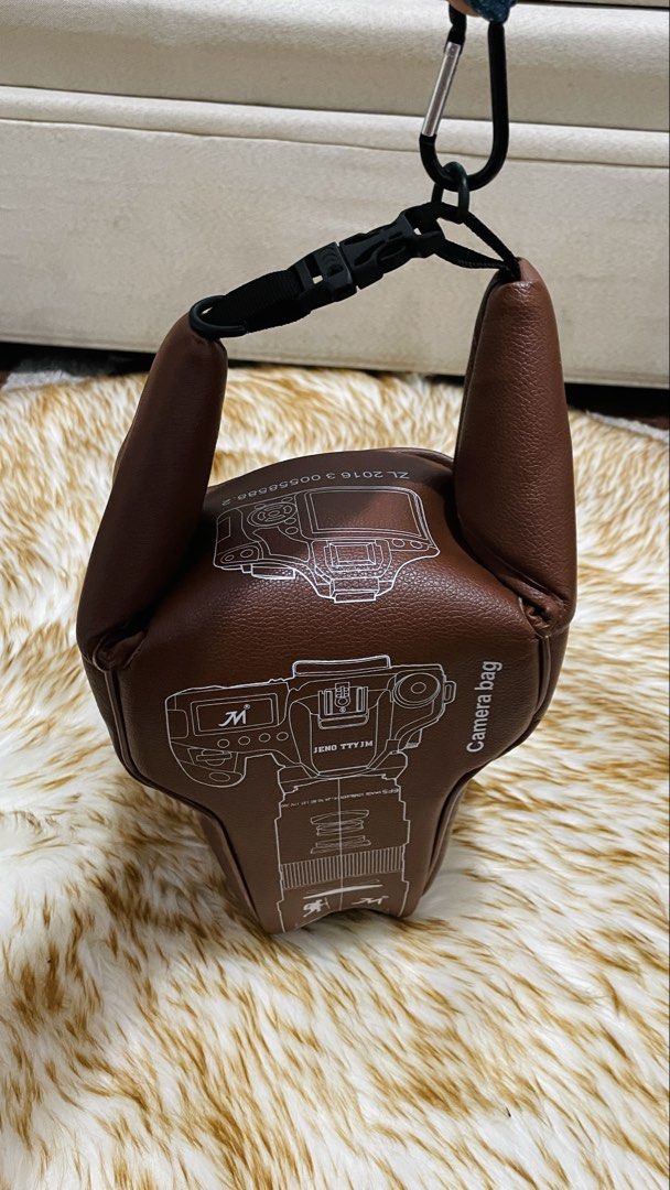 Outdoor SLR Camera Bag (Category: Camera Bags & Carriers) located in Quezon City. Submitted by sissymissy1527 (Listing ID 1443790725, Image 3). Description: SLR Camera Bag, Waterproof and Lightweight Camera Bag, Durable Accessory for Comfortable Hand Feel for Outdoor Travel.