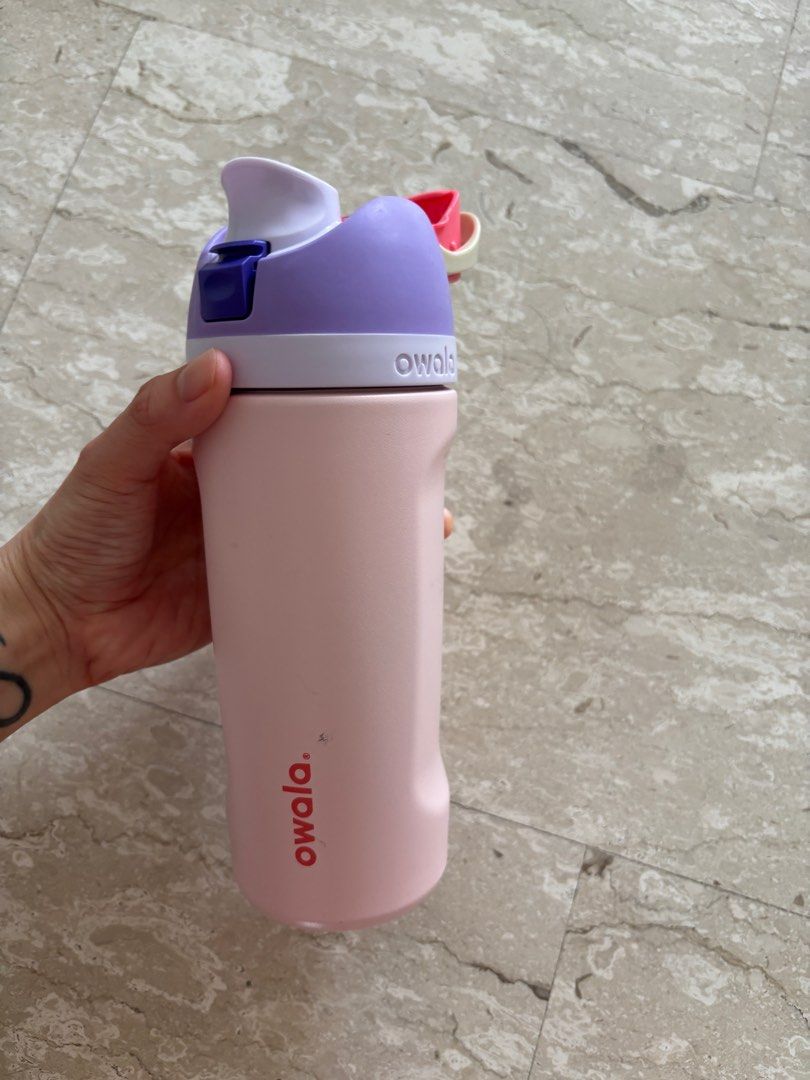 Owala FreeSip Water Bottle 16oz/475mL Pink & Tan (Category: Water Bottles & Tumblers) located in Singapore. Submitted by gombakhooman (Listing ID 1443758661, Image 3). Description: - Owala FreeSip Water Bottle - Capacity: 16oz (475mL) - Colors: Pink, Tan - Includes: 2 Silicone Straws (1 Light Green, 1 Teal), 2 bottles, 1 purple lid - BPA Free - Care: Hand wash cup recommended Selling because I got a new water bottle Self collection only.