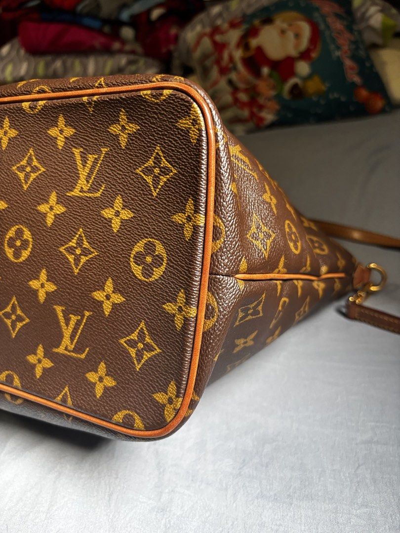 Palermo LV ( Original) (Category: Luxury Bags & Wallets) located in Bacoor. Submitted by cathya_081314 (Listing ID 1443771642, Image 3). Description: Model: Palermo PM Material: Iconic LV Monogram Coated Canvas with Vachetta Cowhide Leather Trim Hardware: Shiny Gold-Tone Hardware (with classic LV zipper pull charm) Interior: Spacious brown textile lining with convenient slip pockets and a D-ring Inclusions: Comes with its original detachable shou