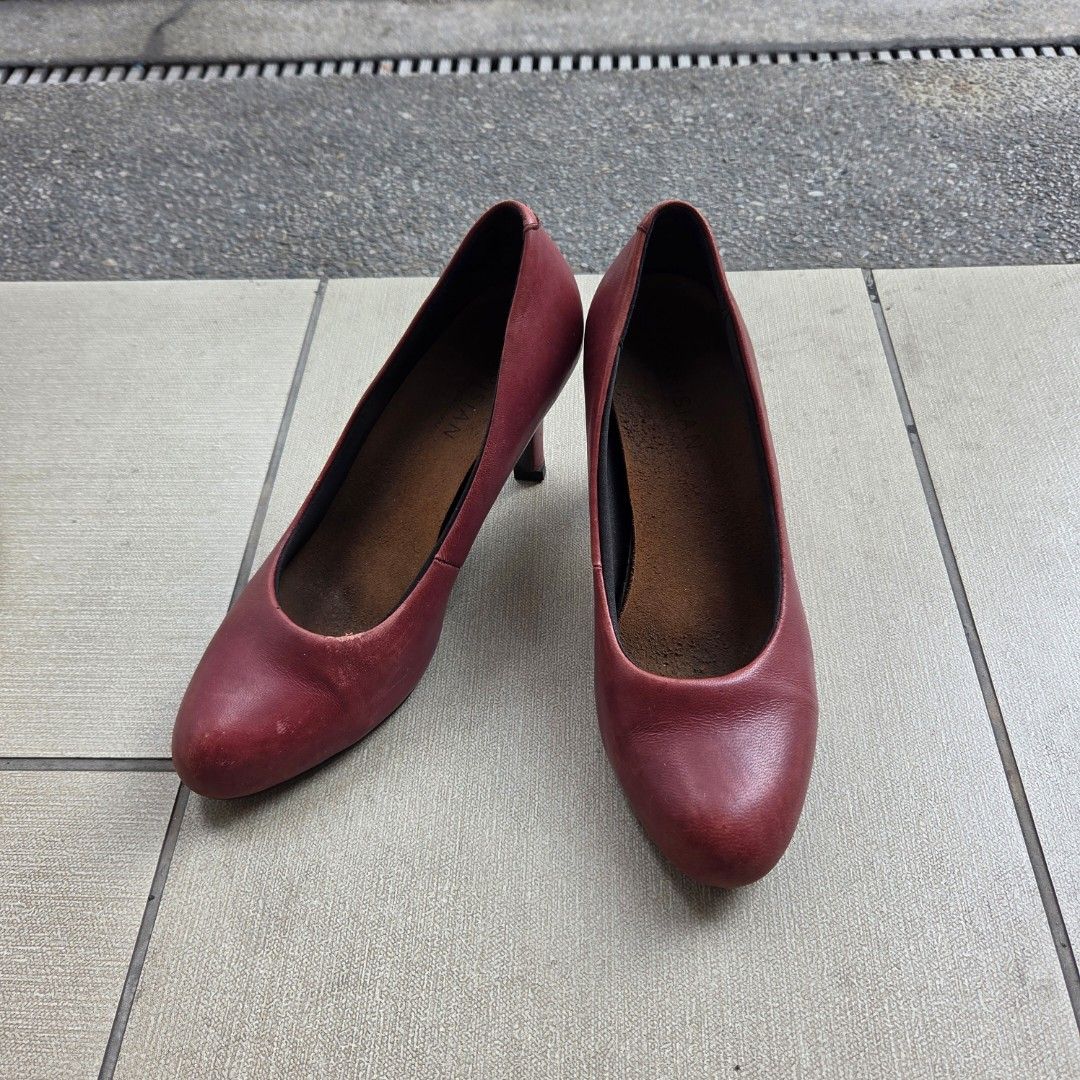 Parisian Red Heels size US 6 (Category: Heels) located in Quezon City. Submitted by anirbash (Listing ID 1443772877, Image 1). Description: Used Red Parisian heels size 6 negotiable - Shipping is shouldered by buyer - Location: Tomas Morato, QC - BPI or Gcash Payment - Meet up or shipping via Lalamove/J&t/Grab/Angkas.