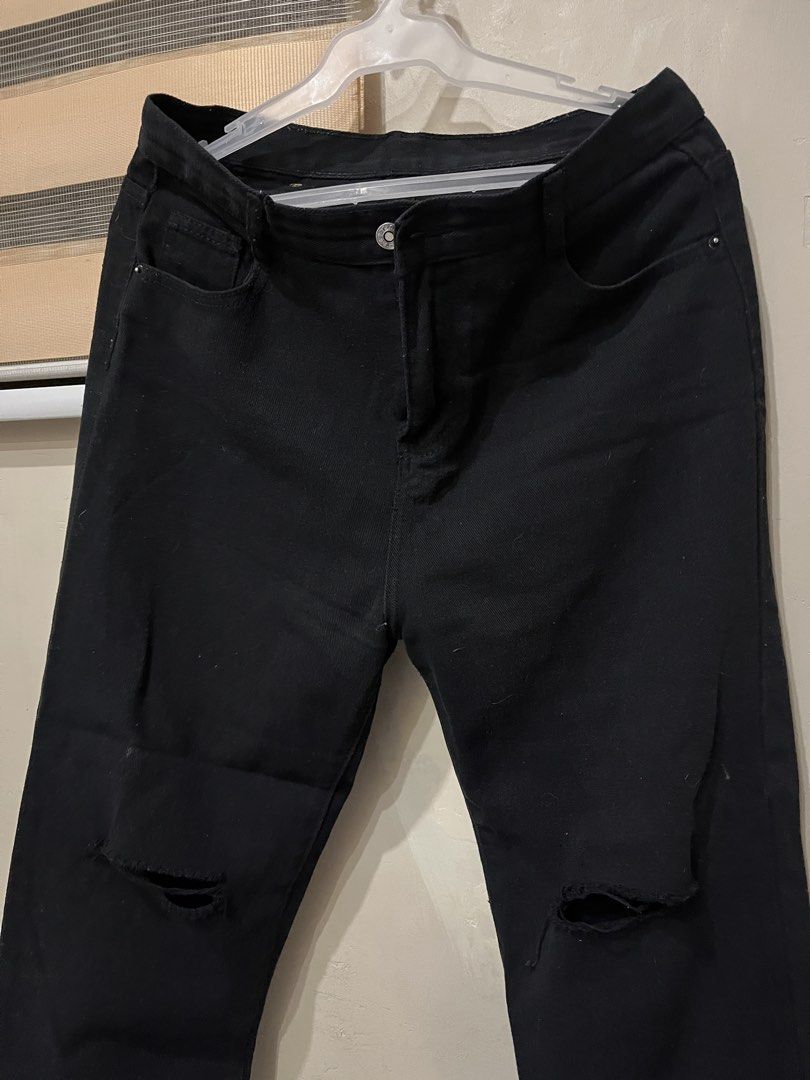 PENSHOPPE Black Ripped Jeans Size 32 (Category: Jeans) located in Pasig City. Submitted by kkumachoel (Listing ID 1443896512, Image 2). Description: Ripped Jeans — size 32 — well used (see pics) 📦: sdd / jnt / meet up around Pasig 💵: gcash / bank transfer (bpi, gotyme, maribank) 📍pref. location for meet up: SM East, Bridgetowne, or Choice Market .