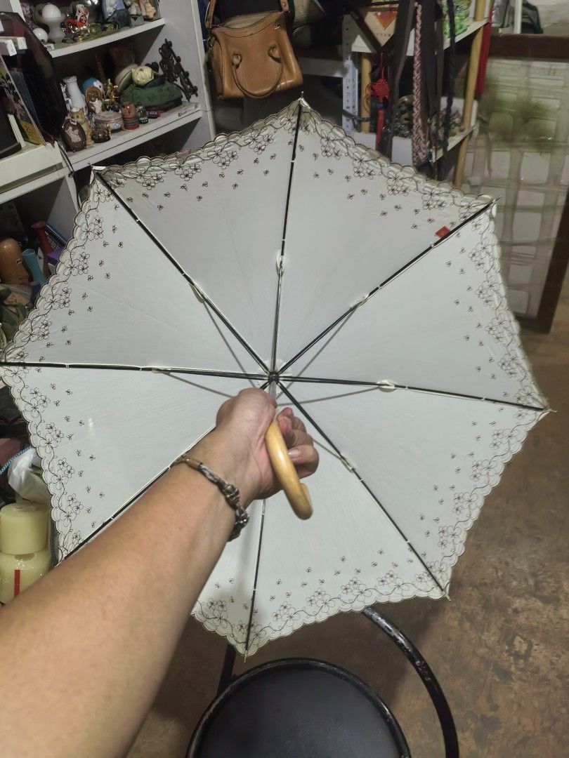 Personal Umbrella (Category: Umbrellas) located in Cebu City. Submitted by dudes_villanueva (Listing ID 1443812711, Image 1). Description: Personal Umbrella - Cream White 📌 In excellent condition. Size: 47 cm.
