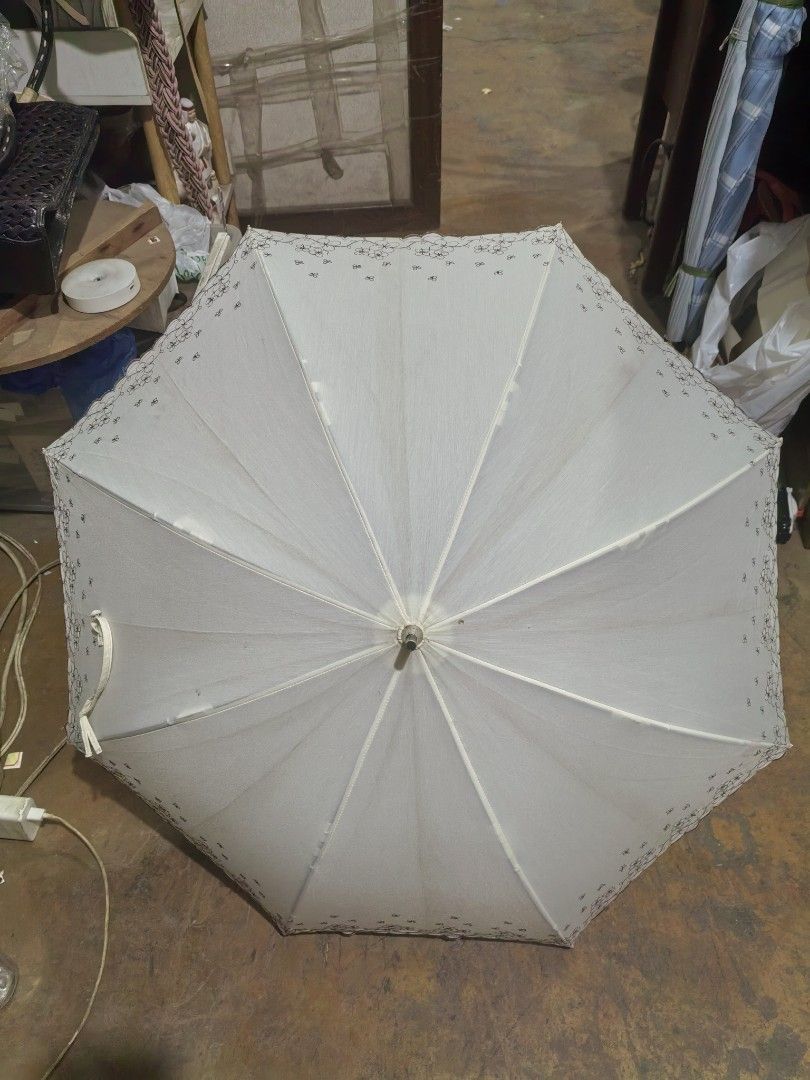 Personal Umbrella (Category: Umbrellas) located in Cebu City. Submitted by dudes_villanueva (Listing ID 1443812711, Image 3). Description: Personal Umbrella - Cream White 📌 In excellent condition. Size: 47 cm.