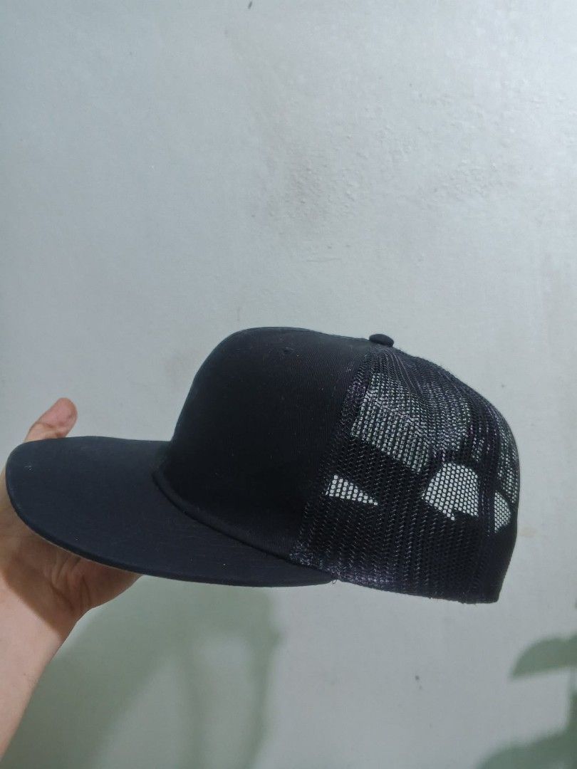 Plain Otto snapback trucker net cap (Category: Caps & Hats) located in Caloocan City. Submitted by shsgoods (Listing ID 1443710764, Image 2). Description: location: Karuhatan Valenzuela City.