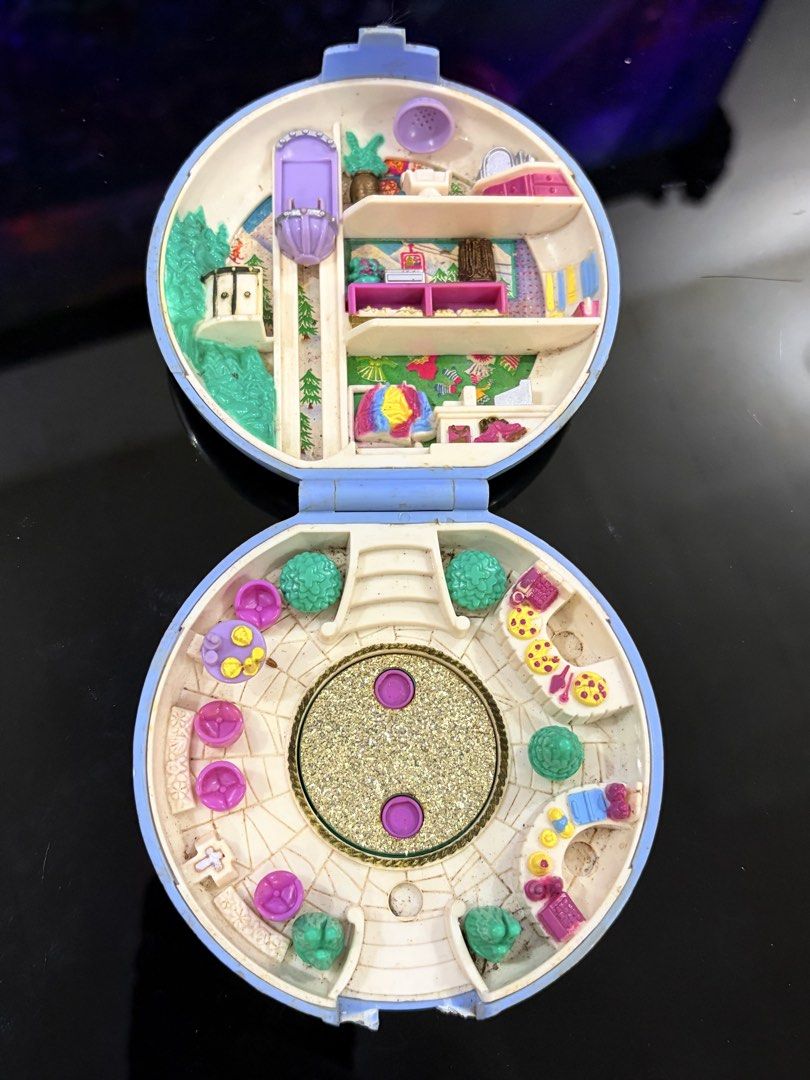 Polly pocket 1989 skating party (Category: Kids Toys) located in Makati City. Submitted by tomypom (Listing ID 1443705532, Image 1). Description: Authentic Bluebird 1989 Polly pocket Skating party ***DOLLS ARE SOLD SEPARATELY*** Issue damage lock Wysiwyg See pictures for more details! 599 pesos only! .