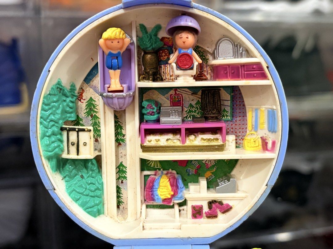 Polly pocket 1989 skating party (Category: Kids Toys) located in Makati City. Submitted by tomypom (Listing ID 1443705532, Image 3). Description: Authentic Bluebird 1989 Polly pocket Skating party ***DOLLS ARE SOLD SEPARATELY*** Issue damage lock Wysiwyg See pictures for more details! 599 pesos only! .