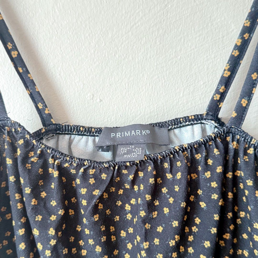 Primark Ditsy Floral Crop Top (Category: Sleeveless) located in Antipolo. Submitted by rosywardrobe (Listing ID 1443797655, Image 2). Description: 🎀 MAKE READING A HABIT 🎀 • No order form, no reservation! • Strictly 1 day reservation • Payment first before order processing • No return, No exchange • Don’t make an offer if you’re not 100% sure • No shipping every weekends — PAYMENT CHANNELS — • GCash • Gotyme • Maya • BDO • BPI • Unionbank — DEL
