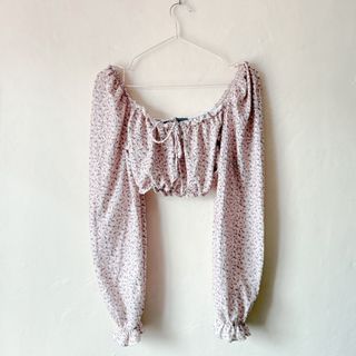 (Category: ) located in . Submitted by rosywardrobe (Listing ID 1443730558, Image 1). Description: .