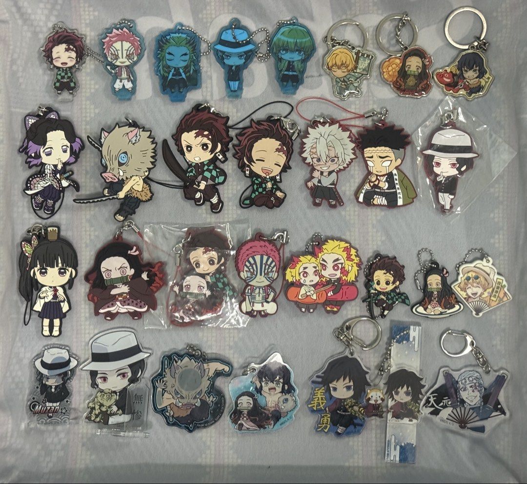 Random keychains (Category: Fan Merchandise) located in Telok Panglima Garang. Submitted by khxirul96 (Listing ID 1443819016, Image 2). Description: Random keychains for sale 1pc Rm3 4pc Rm10.