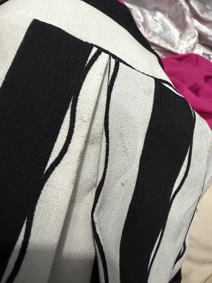 Retro inspo dress medium (Category: Dresses) located in Manila. Submitted by mhiray_ph28 (Listing ID 1443705600, Image 3). Description: Flaws kindy check sa pic.