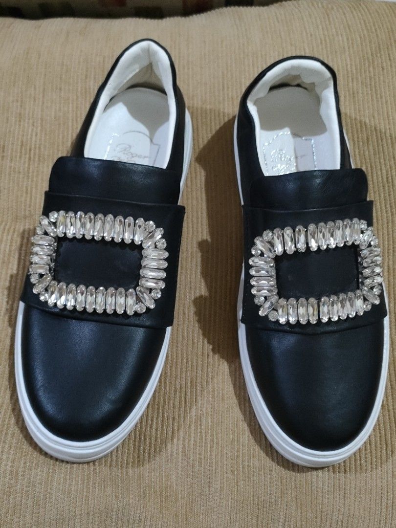 Roger vivier (Category: Sneakers & Footwear) located in Sindangan. Submitted by branden_line (Listing ID 1443832838, Image 1). Description: Roger vivier like new black leather white outsole size:us7.