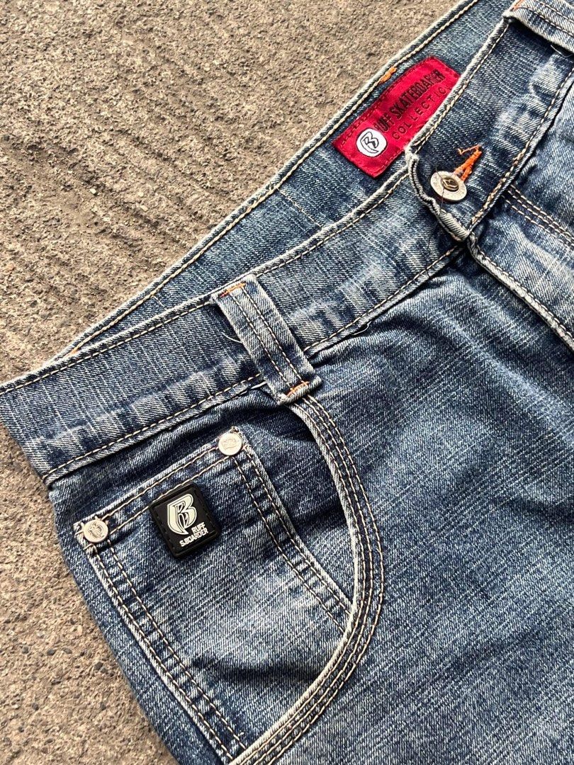 Ruff Skateboarder Carpenter Baggy Jeans (Category: Jeans) located in Dagupan City. Submitted by wearuno (Listing ID 1443859180, Image 3). Description: Waist: 32in | Length: 43in | Thigh: 14in | Hem: 9.5in Preloved, good condition - check photos for tags and details Message me if you have questions or want more pics..