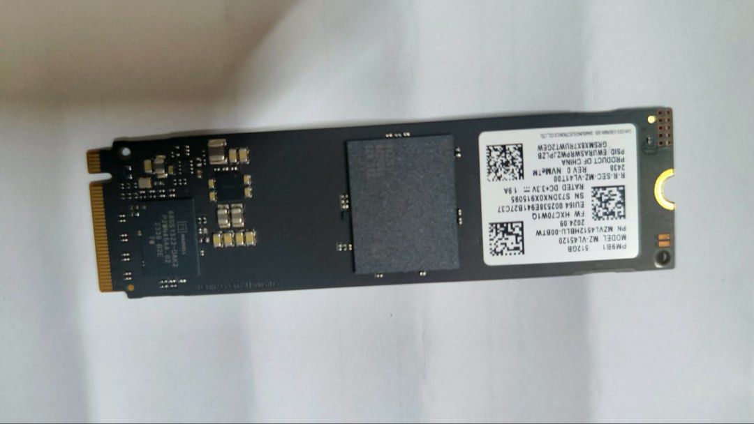 SAMSUNG SSD M.2 512gb (Category: Computer Parts) located in Taguig. Submitted by eydrian (Listing ID 1443717348, Image 1). Description: Nego pa konti.