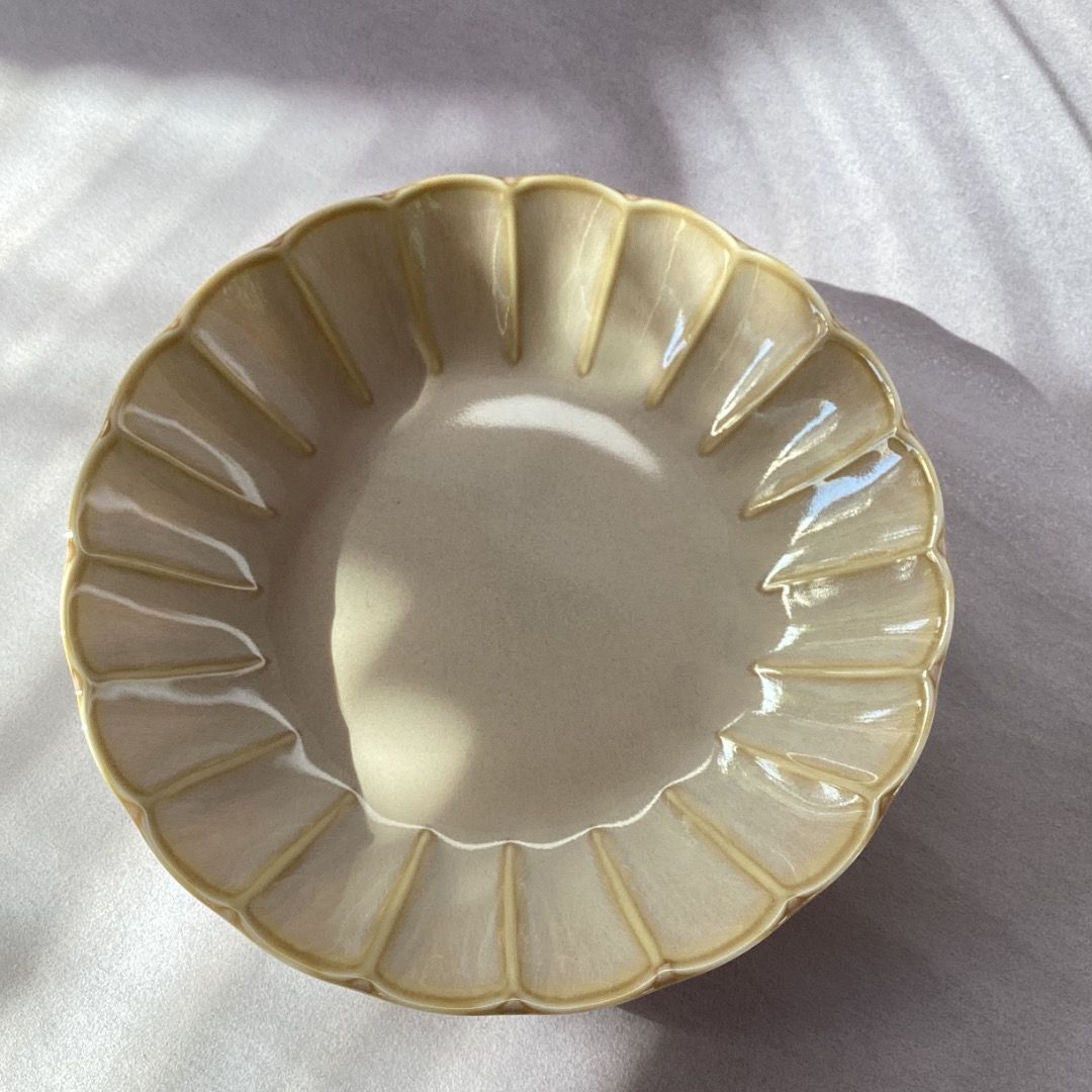 Server Chrysanthemum Flower Mino Ware Plate (Category: Dinnerware & Cutlery) located in Davao. Submitted by eclectic1925 (Listing ID 1443892639, Image 1). Description: Php350 Server Chrysanthemum Flower Mino Ware Plate *scalloped "rinka" shape H: 2 inches L: 9.5 inches Please REVIEW PHOTOS We use 100% repurposed packaging materials SF starts at Php70 via Flash Express First to pay.