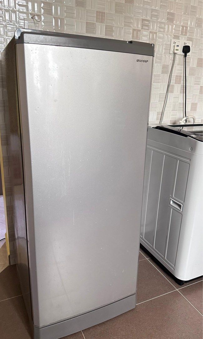 Sharp Fridge (Category: Refrigerators & Freezers) located in Kuala Terengganu. Submitted by velvyvault (Listing ID 1443770898, Image 3). Description: PICKUP KUALA TERENGGANU.