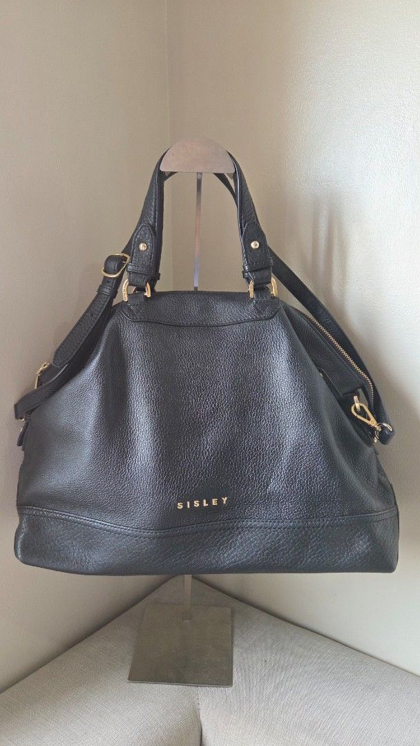 Sisley Black Leather Shoulder Bag (Category: Shoulder Bags) located in San Juan City. Submitted by mjdeclutters (Listing ID 1443799916, Image 1). Description: Brand: Sisley Material: Black Leather Hardware: Gold details Closure: Top zip strap: Adjustable shoulder strap .