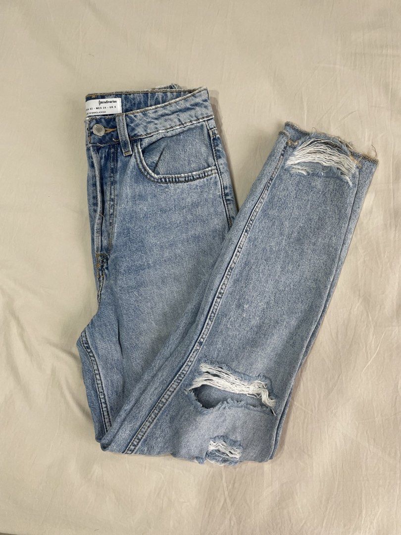STRADIVARIUS - Slim Ripped Jeans (Category: Jeans) located in Quezon City. Submitted by lilyessentials (Listing ID 1443788643, Image 2). Description: Size: UK6 Waist: 25-26 No flaws. No stain. PERFECT condition.
