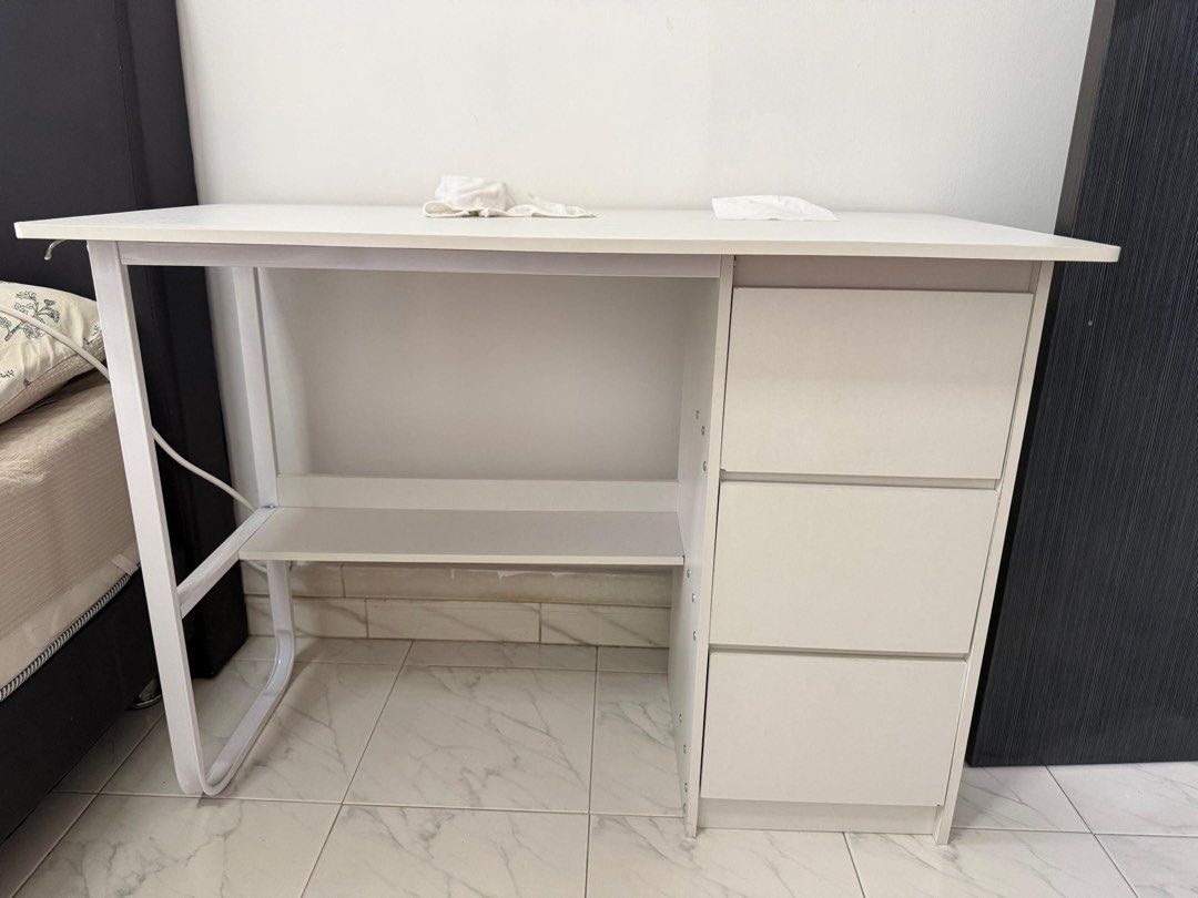 Study Table (Category: Tables & Sets) located in Singapore. Submitted by seanlimsir (Listing ID 1443787935, Image 3). Description: Study Table Brand New (1 week used ) 20SGD Self Pick up at AMK Reason for selling : Bought new table .