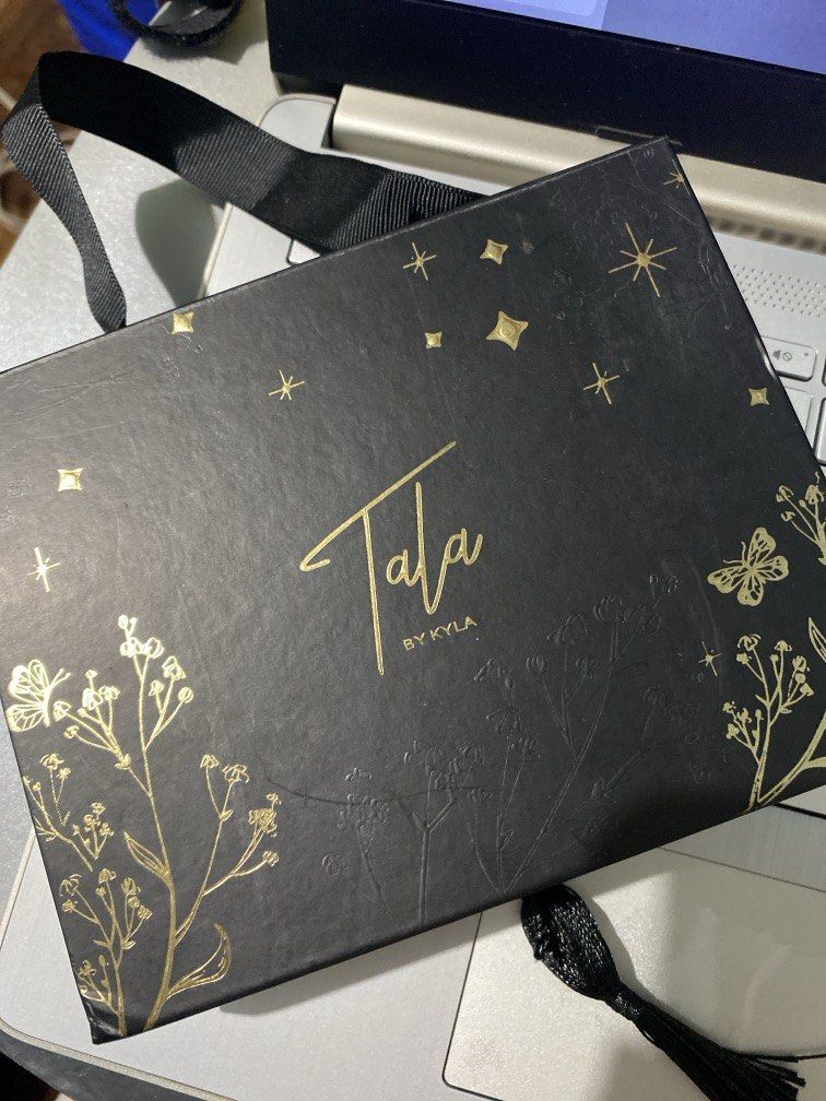 Tala by Kyla Initial Necklace L - Gold (Category: Other Accessories) located in Las Pinas. Submitted by charlee26 (Listing ID 1443893161, Image 1). Description: -unused, decluttering -comes with box and cleaner -initial is letter L in gold MOP: Gcash, Bank Transfer Loc: Las Piñas, Parañaque, Manila.