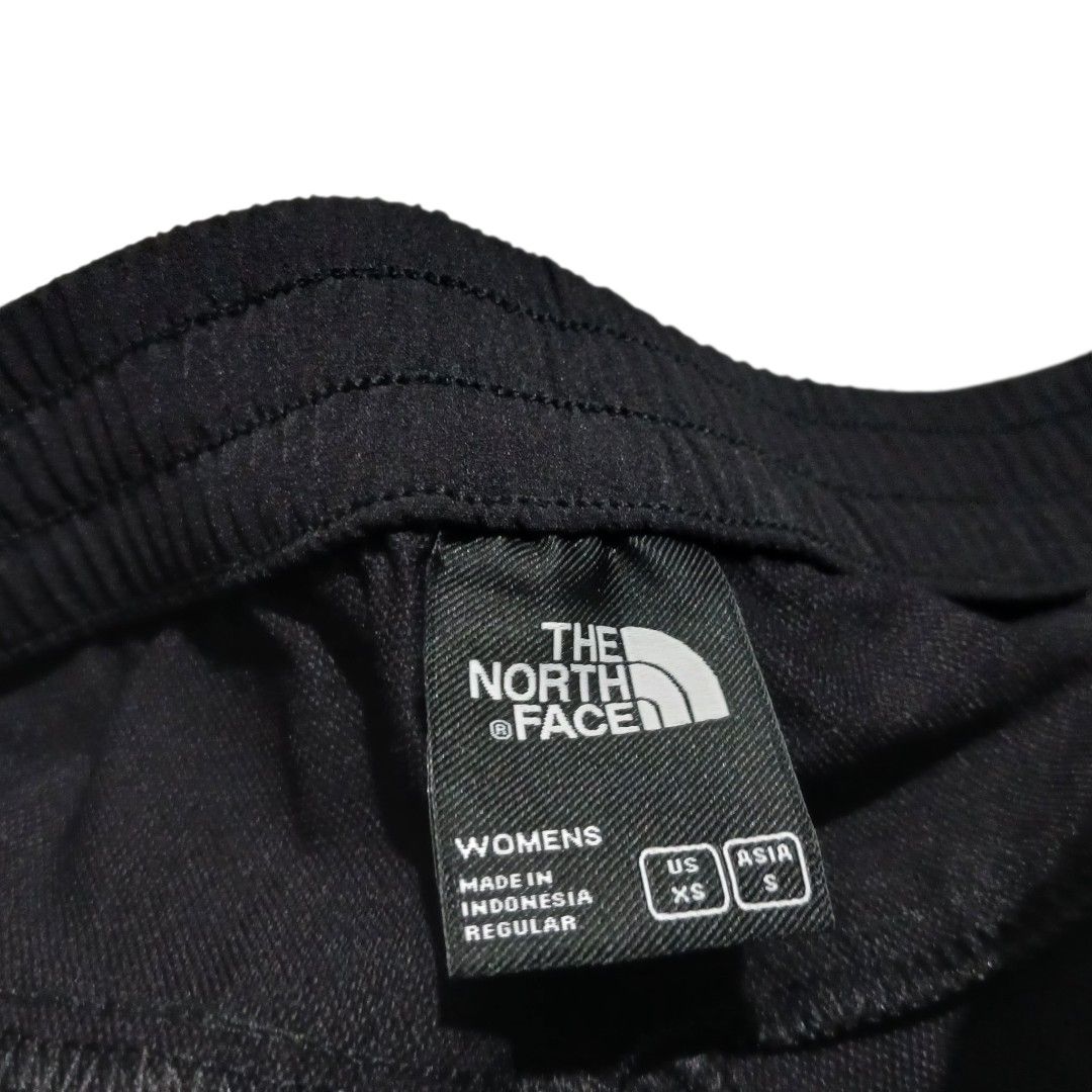 The North Face Hiking Pants (Category: Activewear) located in Iloilo. Submitted by wearmovement.ilo (Listing ID 1443739624, Image 2). Description: TNF Hiking Pants Black Color Rate 10/10 Women's ♦️ SIZE 25-27 Waistline x 38 Length Good as New Condition / Quick Dry Lightweight / Built-in Waist Belt Stretchable Fabric DM 📩📩📩.