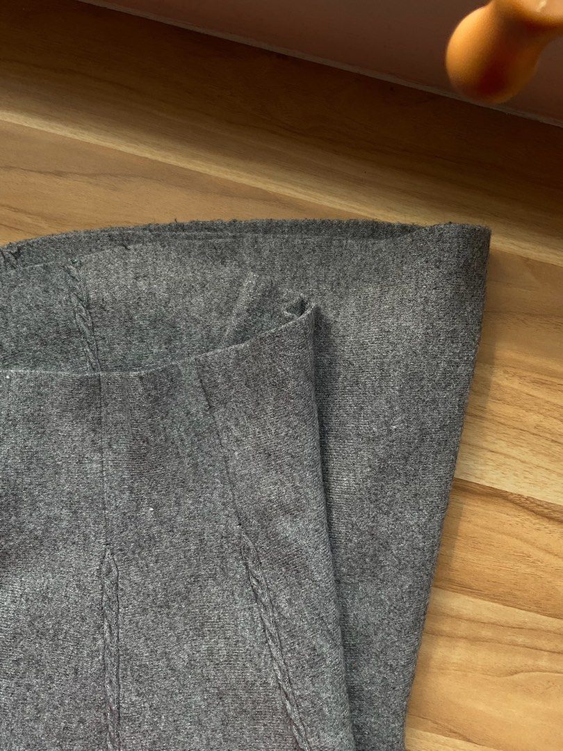 THE RAMP Gray A-Line Skirt (Category: Skirts) located in Antipolo. Submitted by gaeumi (Listing ID 1443744961, Image 3). Description: ✦ thick, stretchy fabric.