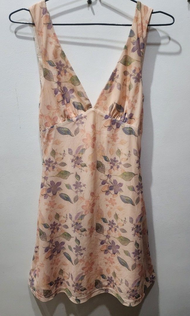 Tiger Mist Floral Mini Dress (Category: Dresses) located in Legazpi City. Submitted by JevOLshoppe (Listing ID 1442857254, Image 3). Description: - Cute floral print mini dress - Brand: Tiger Mist - V-neckline with ruched detailing - Sleeveless design - Ideal for summer days or casual parties - Fits size S to Semi M add 50 for jnt shipping.