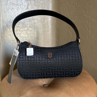 (Category: ) located in . Submitted by simplicitybeaute (Listing ID 1443727176, Image 1). Description: .