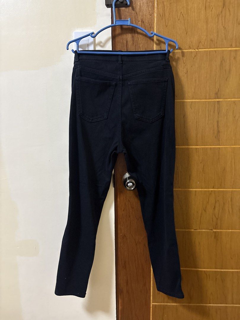 Uniqlo Black denim jeans (Category: Jeans) located in Quezon City. Submitted by denclothes (Listing ID 1443877656, Image 2). Description: Rfs: doesn’t fit me anymore.