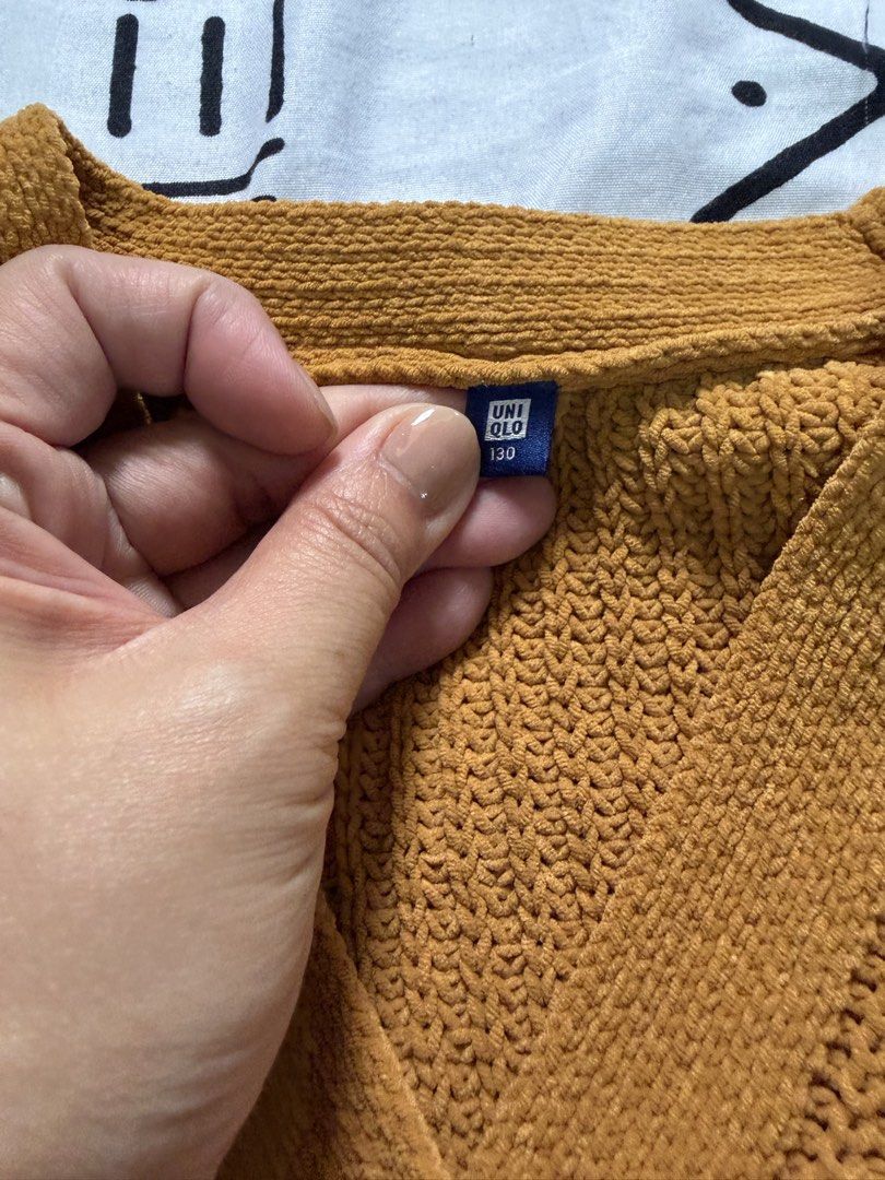 Uniqlo Cardigan Size 130 (Category: Babies & Kids Fashion) located in Quezon City. Submitted by meemeec (Listing ID 1443752807, Image 2). Description: Hardly used looks brandnew No issues at all.