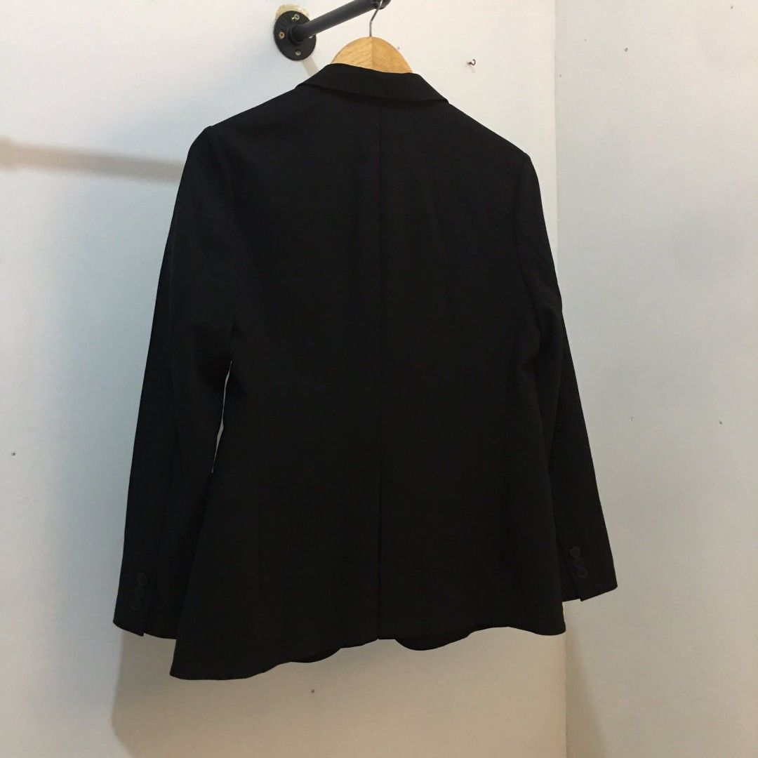 Uniqlo double breasted blazer in Black (Category: Coats, Jackets and Outerwear) located in Subic. Submitted by ayvee.ph (Listing ID 1443743427, Image 3). Description: Uniqlo double breasted blazer in Black Fave!💖💖 Super gorge neto!! Very comfy!!! Staple!!✨ 🏷Good as new ✅No when worn ✅Store bought Size: L Bust: Upto 40 bust L: 24 Arms L: 22 Shoulder: 17 📌Measured via tm 📷Color may differ due to lighting / camera used Price: (LAST PRICE posted
