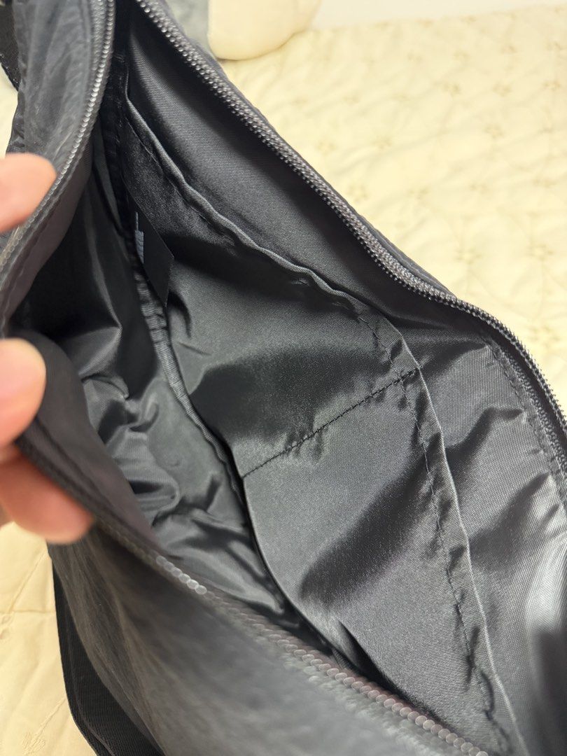 Uniqlo Black Round Mini Shoulder Bag (Category: Shoulder Bags) located in San Jose del Monte. Submitted by hellocutease (Listing ID 1443762575, Image 3). Description: - Brand: Uniqlo - Color: Black - Material: 100% Nylon - Main compartment with zipper and inner pockets - Adjustable strap - Ideal for everyday use.
