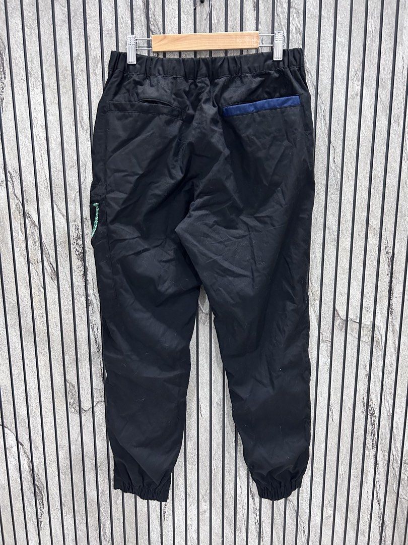 Uniqlo x JW Anderson Cargo (Category: Joggers) located in Malasiqui. Submitted by blckfourthrift (Listing ID 1443815518, Image 2). Description: Uniqlo x JW Anderson Cargo Adjustable Waist Waist: 28 Length: 37 Leg Opening: 5 Issue/s:None .