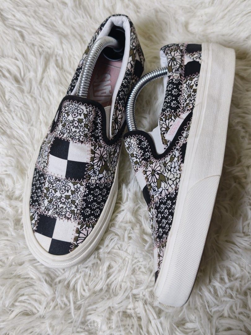 Vans Slip-On Patchwork Floral Checkerboard Shoes (Category: Sneakers) located in Davao. Submitted by declutterdrop029 (Listing ID 1443809809, Image 2). Description: - Brand: Vans - Style: Slip-on - Design: Unique patchwork with floral prints and checkerboard squares - Features: Easy to wear, slip-on style - Occasion: Great for casual outings SELLING: VANS Slip on patchwork PRICE: php 1499 Size: EU 36 CM 22.5 RFS: padala from US. Di nagagamit. I h