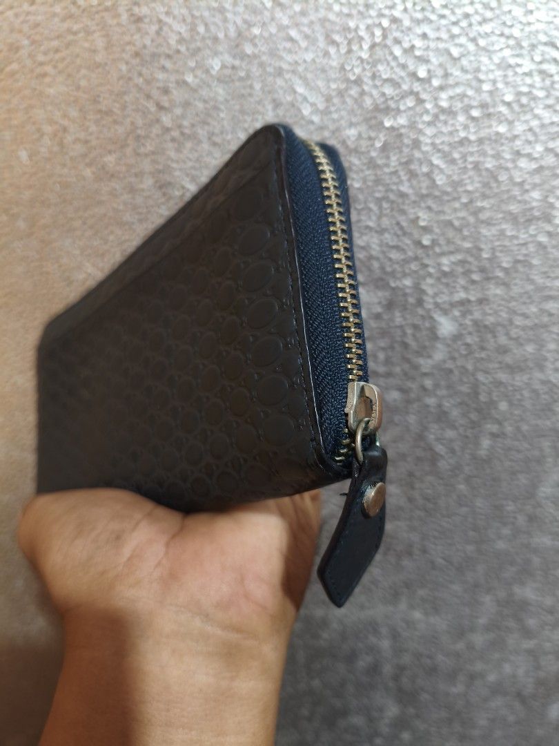 Vivienne Westwood long wallet (Category: Wallets & Card holders) located in Bayombong. Submitted by ecec1992 (Listing ID 1443714885, Image 3). Description: good as new no issue no bakbak.