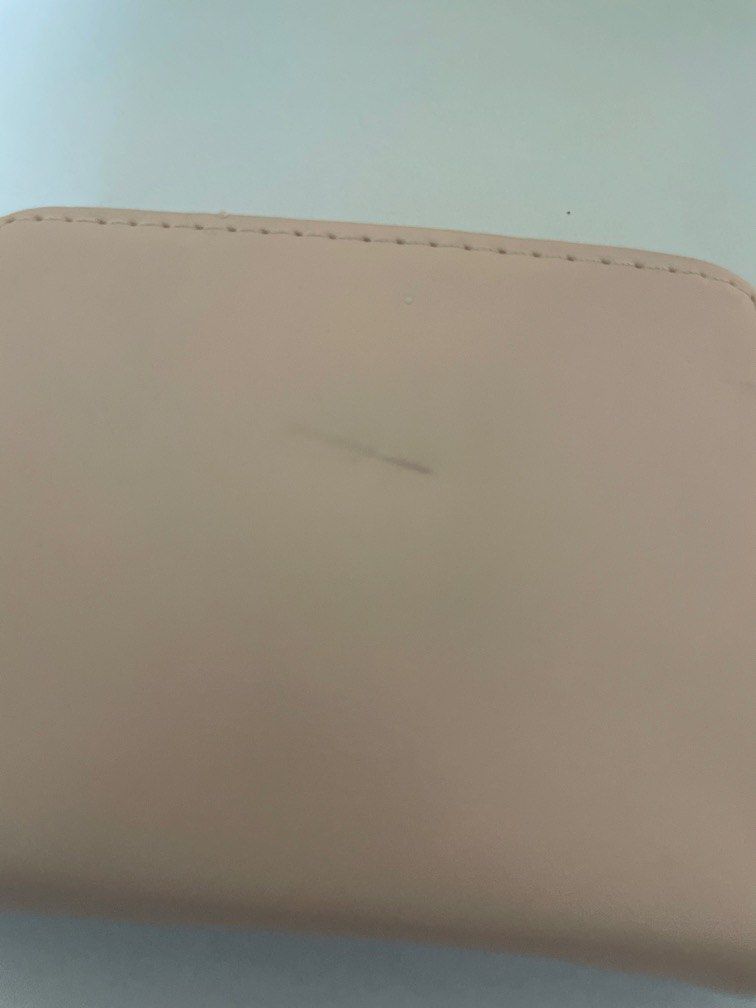 Wallets (Category: Wallets & Card Holders) located in Singapore. Submitted by angelakk (Listing ID 1443789190, Image 3). Description: Last 2 Have some problems give less monoey $4 each no more nego.