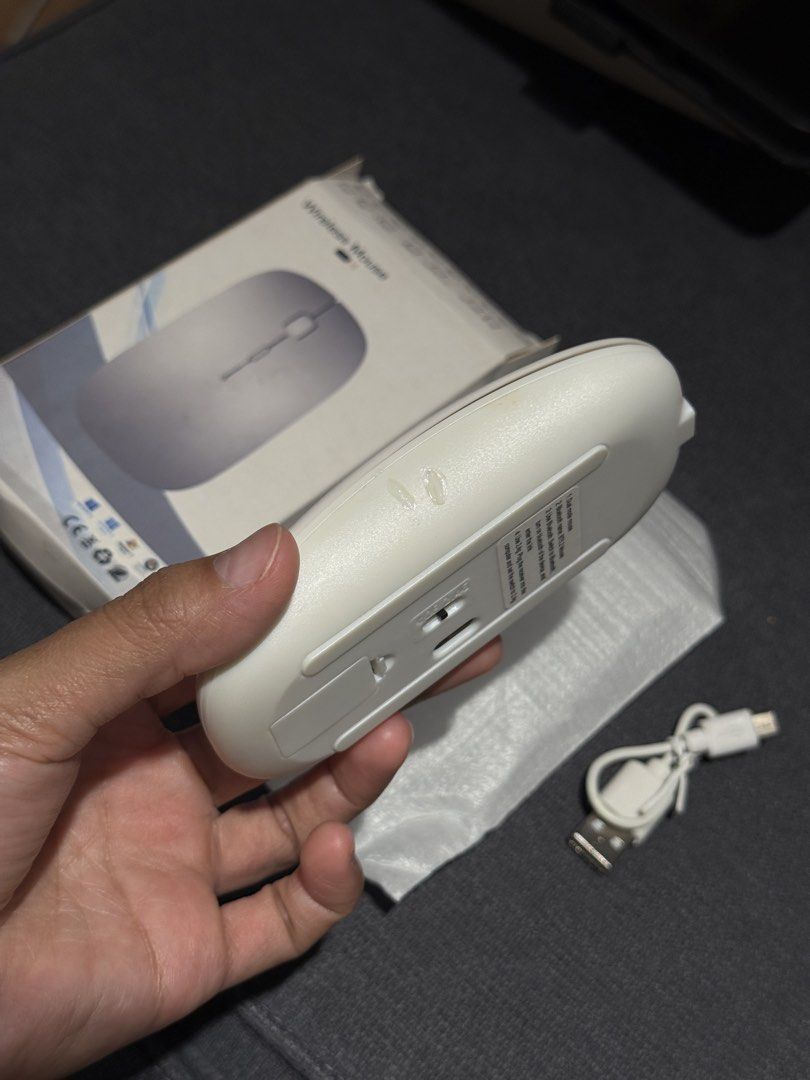 Wireless Mouse Bluetooth Mouse 2.4GHz Rechargeable Wireless (Category: Mouse & Mousepads) located in Makati City. Submitted by preheartedgoods (Listing ID 1443887705, Image 2). Description: Used less than 5x May mark sa side - refer to photos nlng No internal issue RFS: Decluttering Location: Makati Pickup/Delivery/Courier.