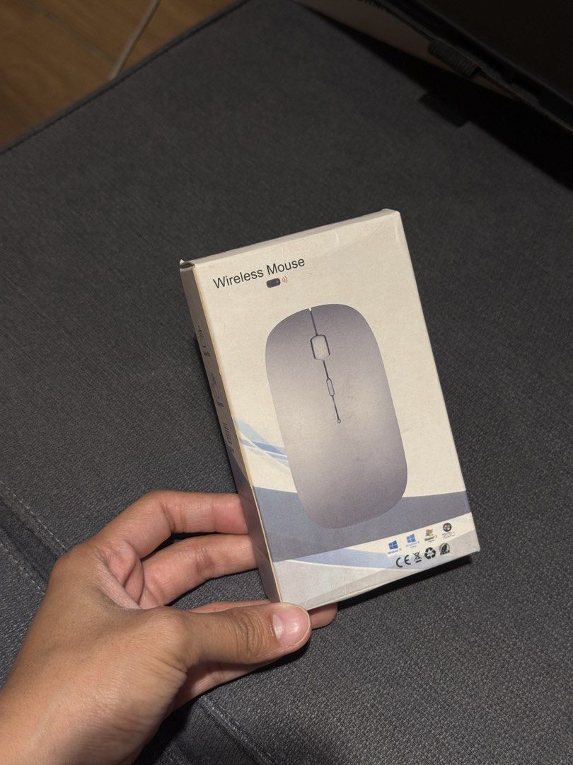 Wireless Mouse Bluetooth Mouse 2.4GHz Rechargeable Wireless (Category: Mouse & Mousepads) located in Makati City. Submitted by preheartedgoods (Listing ID 1443887705, Image 3). Description: Used less than 5x May mark sa side - refer to photos nlng No internal issue RFS: Decluttering Location: Makati Pickup/Delivery/Courier.