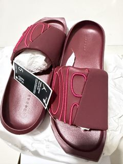 (Category: ) located in . Submitted by affordablewardrobe21 (Listing ID 1443820128, Image 1). Description: .
