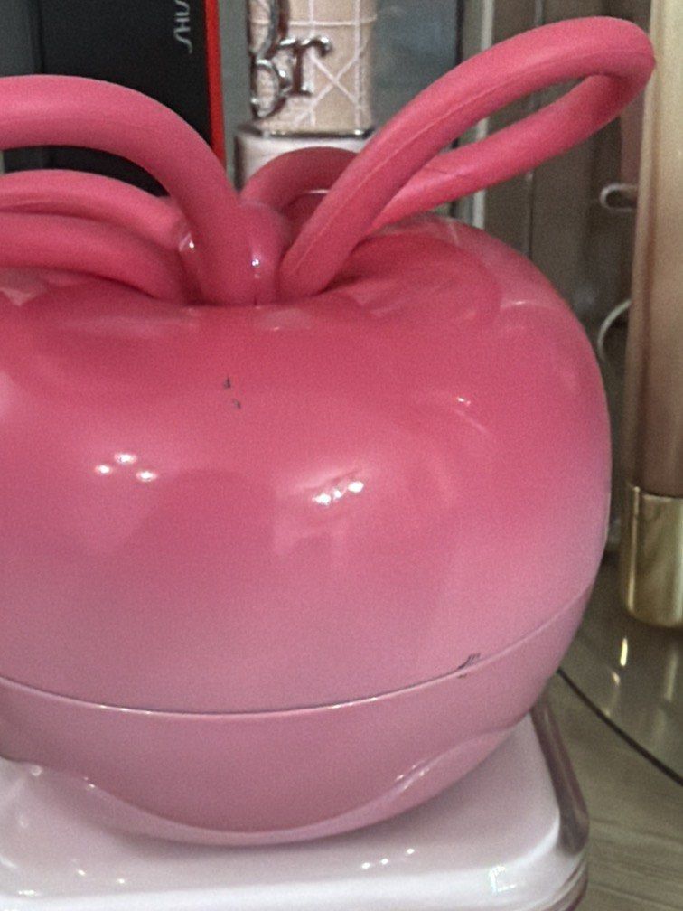 WONYOUNG MEDICUBE x FOREVER CHERRY WITH BOX (Category: Hair) located in Pasay City. Submitted by furuhonyachan (Listing ID 1442467548, Image 2). Description: Few scratches but not noticebale WITH BOX!!.
