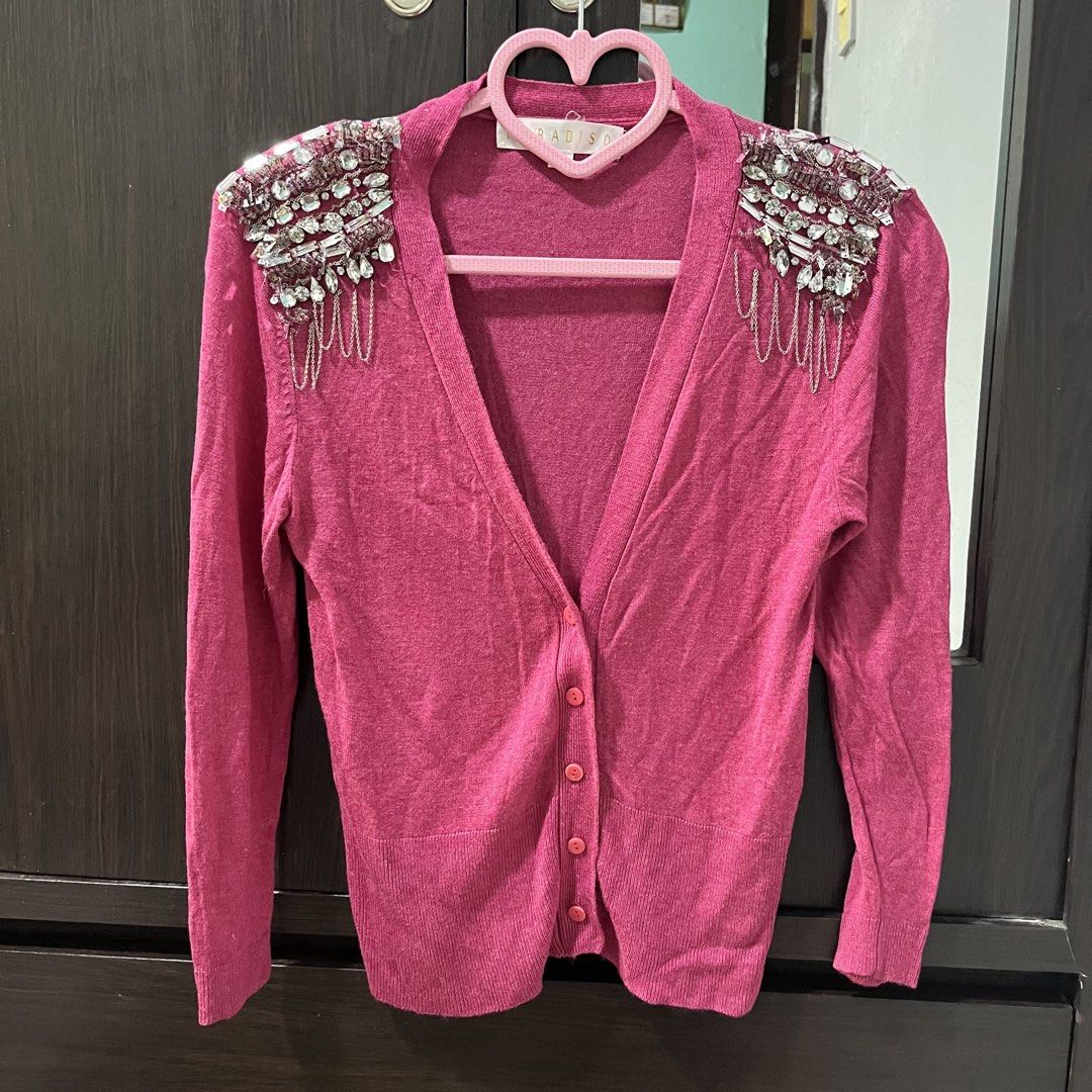 Y2K Barbie Pink Cardigan with Silver Chains (Category: Coats, Jackets and Outerwear) located in Manila. Submitted by swanlene (Listing ID 1443722973, Image 1). Description: 🪷 Size : XS-S 🦢 Send me a DM if you have questions. 🙅🏻‍♀️ Strictly no cancellation/return/refund ‼️ Buyer will shoulder SF tags : coach, luxury, women, fashion, juicy couture, calvin klein, ralph lauren, vintage, brown, bag, tote bag, school bag, h&m, uniqlo, y2k, coquette