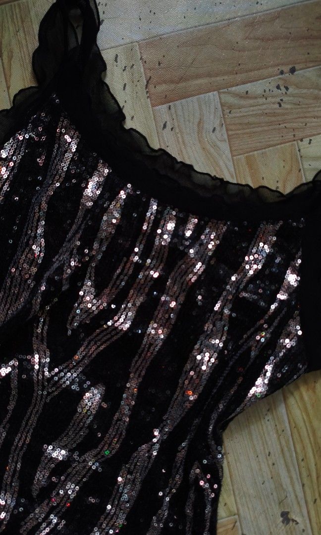 Y2k sequined top (Category: Sleeveless) located in Kidapawan. Submitted by hellxthrift (Listing ID 1443909709, Image 2). Description: Sz S No flaw/s No brand sadly.