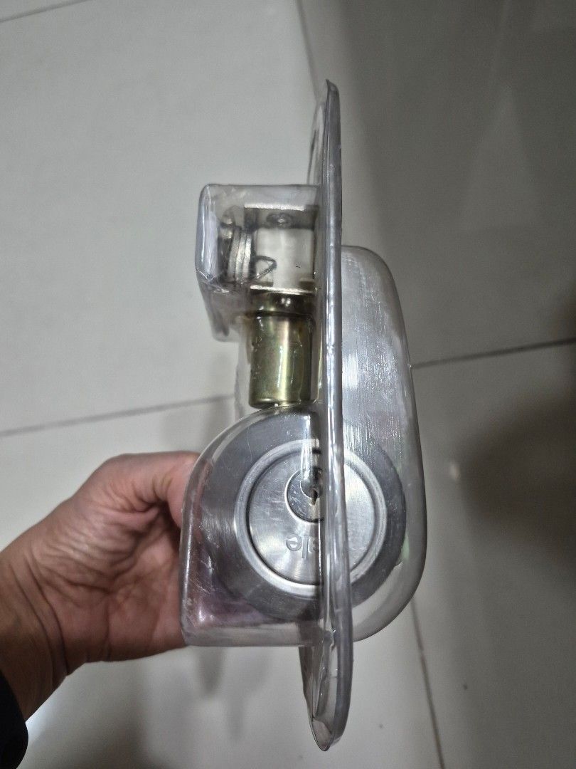 Yale Dead Bolt Single Cylinder Lock (Category: Locks, Doors & Gates) located in Manila. Submitted by amazingshopper2024 (Listing ID 1443853556, Image 3). Description: - Brand new Yale deadbolt lock cylinder - Still in original packaging - Ideal for securing your doors - Simple and easy to install.