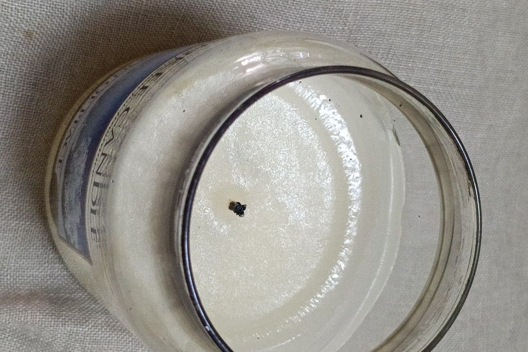 Yankee Candle (Category: Home Fragrance) located in Singapore. Submitted by orangejp (Listing ID 1443746708, Image 3). Description: Festive fragrance.