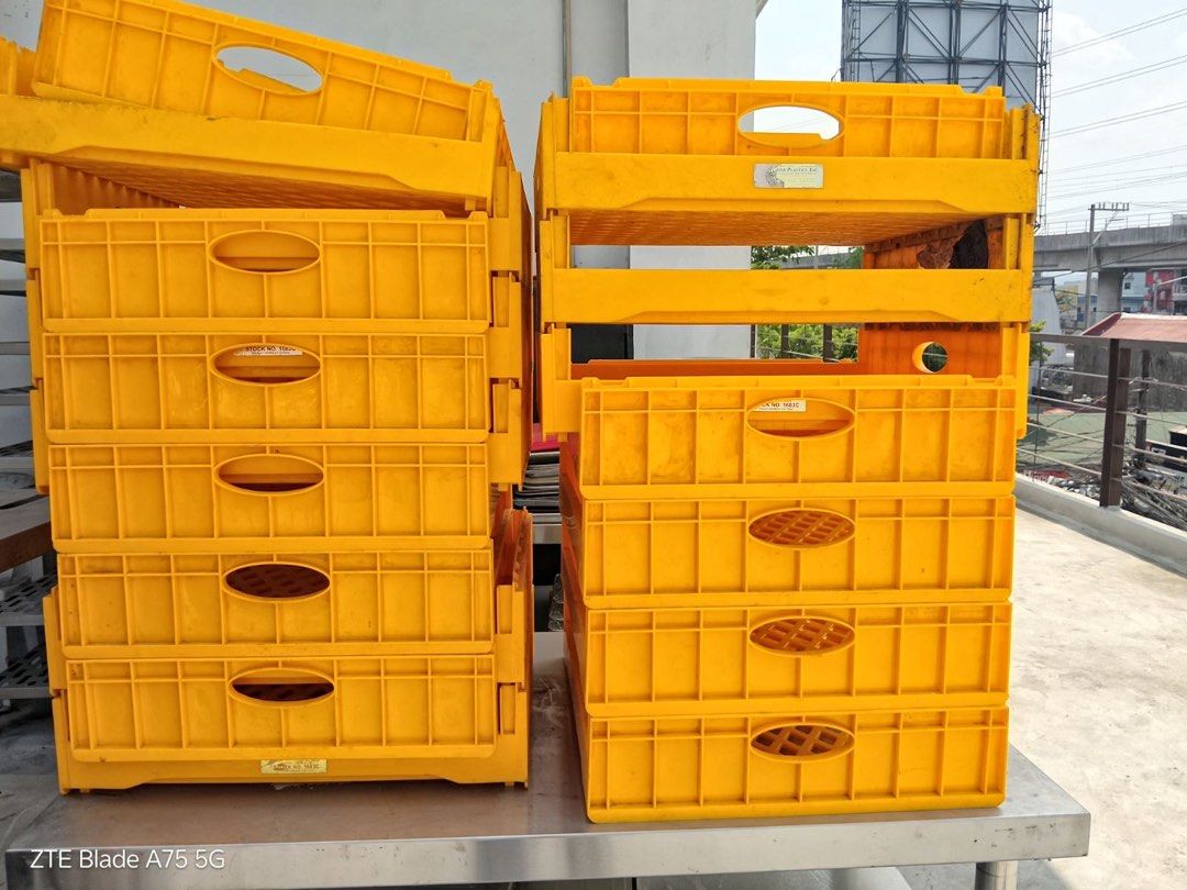 Yellow Stackable Crates for Storage and Transport (Category: Storage Boxes & Baskets) located in Quezon City. Submitted by itsyvrae (Listing ID 1443792836, Image 1). Description: .