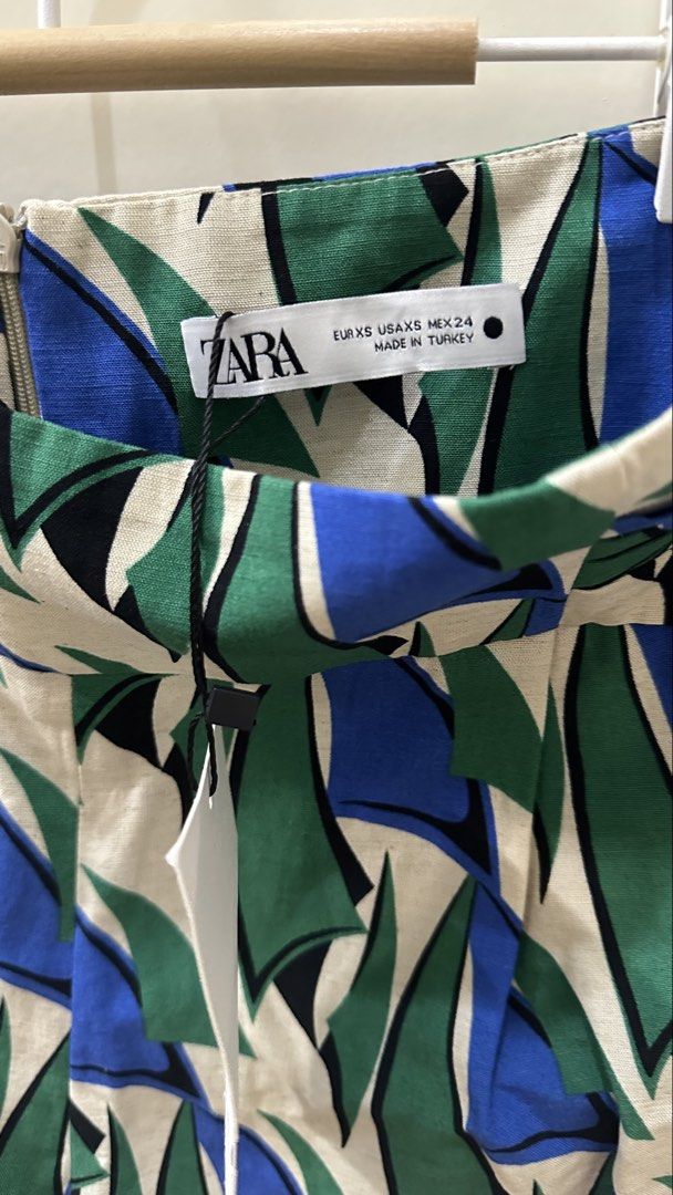 Zara Geometric Print Linen Shorts (Category: Shorts) located in Bacolod City. Submitted by pym_shops (Listing ID 1443862482, Image 2). Description: .
