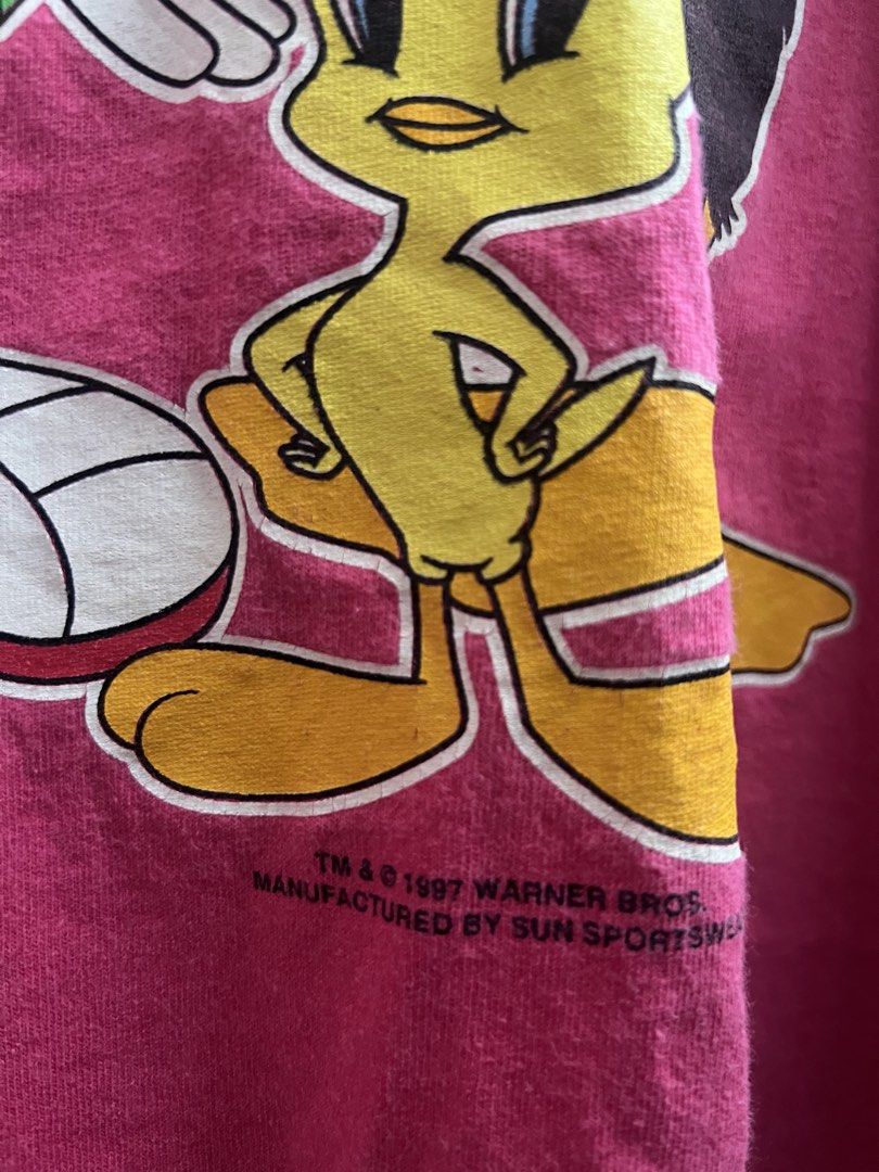 1997 VINTAGE LOONEY TUNES TEE (Category: Tshirts & Polo Shirts ) located in Munoz. Submitted by dong4tti (Listing ID 1443958059, Image 3). Description: W 24 L 29 Warner bros official tag 1997 Beefy neck .