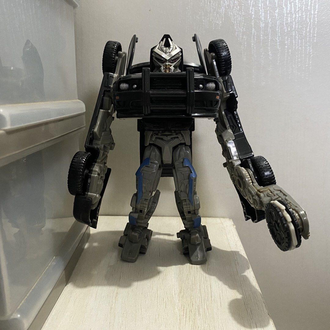 2007 Movie Deluxe Transformers Barricade (Category: Action & Battle Toys) located in Manila. Submitted by hero_syndicate (Listing ID 1442604694, Image 2). Description: 2007 Movie Deluxe Barricade Tranformable Loose. As is..