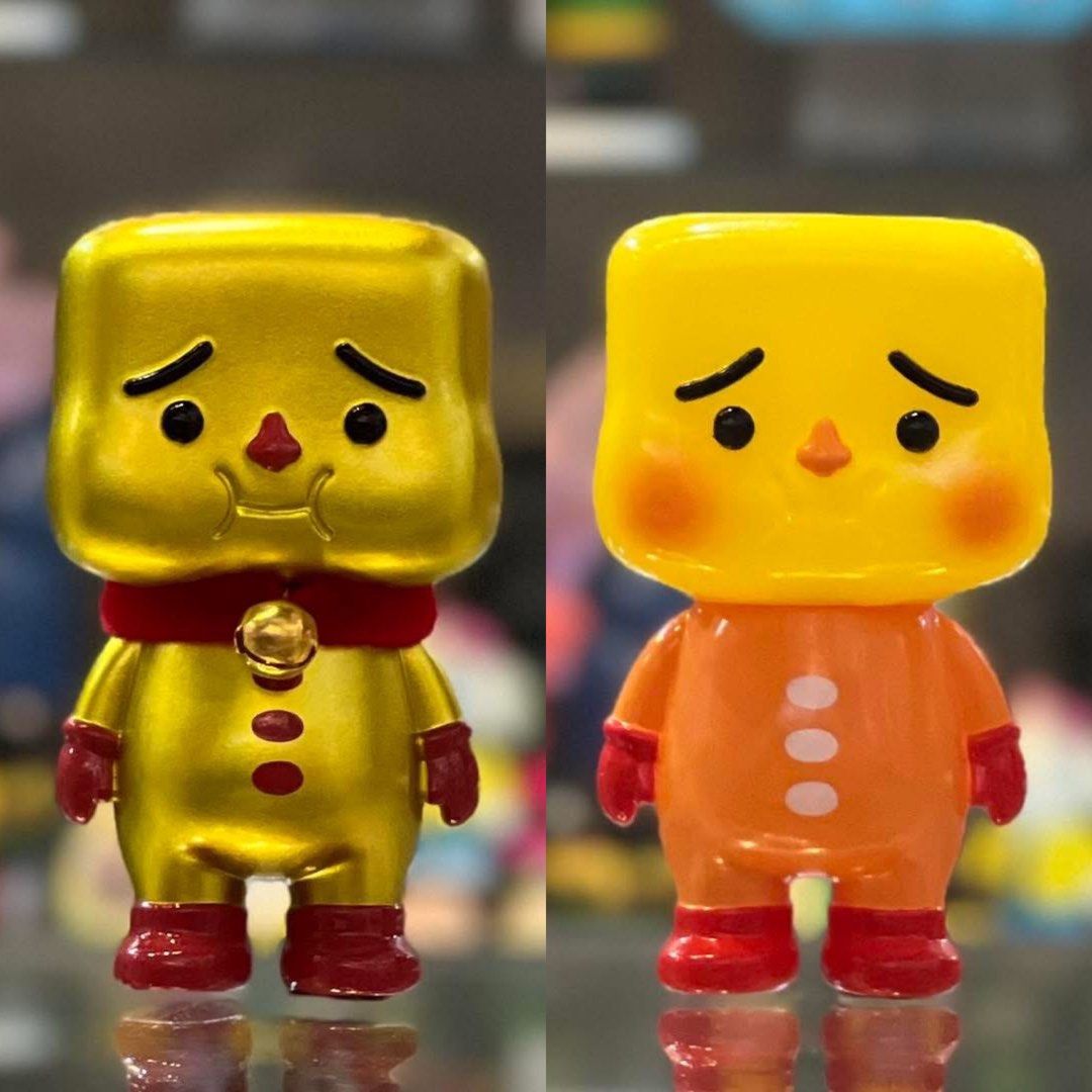全新 Baby tofu 玉子豆腐 黃金豆腐 DEVILROBOTS Running To-Fu SAMURAI BLUE sofubi （分類：設計師玩具及盲盒）位於 Hong Kong。 由 toystation88 提交（商品編號 1444101520，圖片 1）。簡介： 全新 限量發售 DEVILROBOTS Running To-Fu SAMURAI BLUE Material : sofubi Baby To-Fu Egg 玉子豆腐 Material : sofubi Size : 7.5cm tall 售價hkd$390 Baby To-Fu Gold 黃金豆腐 Material : sofubi Size : 7.5cm tall 售價hkd$400 (請勿議價 議價一律不回） 交收地點 （只限本店交收） 旺角廣華街28號地下 交收時間 2-8pm 。