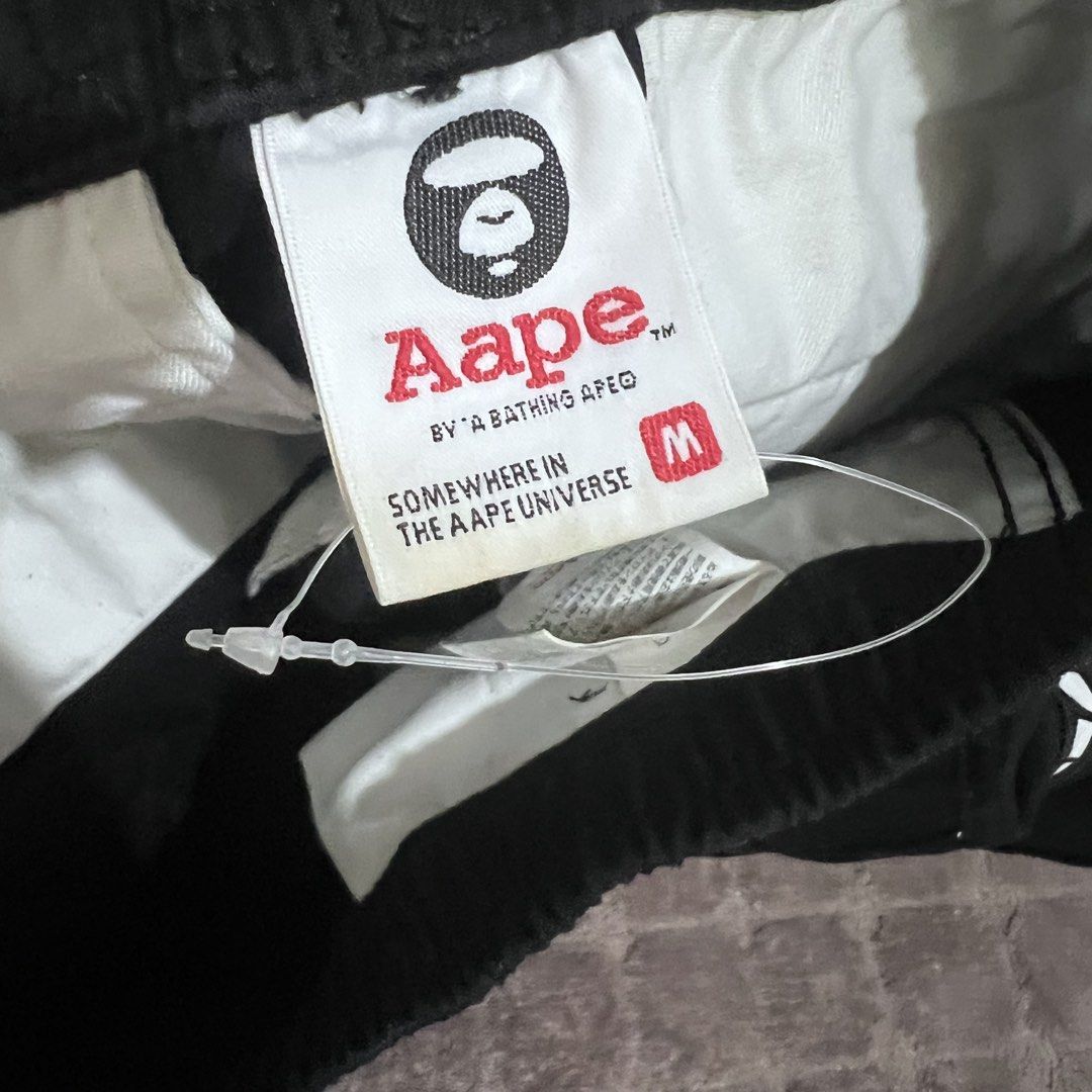 AAPE BY A BATHING APE Cargo Shorts Black Size M (Category: Shorts) located in Naga. Submitted by thirdythethird (Listing ID 1443985437, Image 3). Description: - Brand: AAPE BY A BATHING APE - Color: Black - Size: M Dimes Width: 31 inches Length: 21 inches Issue: missing patch .